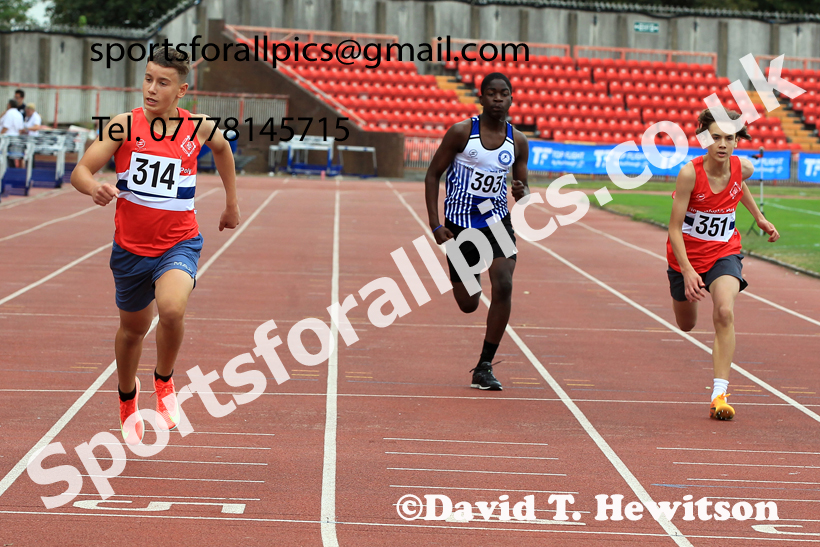 300 metres, Gateshead Tartan Games.  Photo: David T. Hewitson/Sports for All Pics